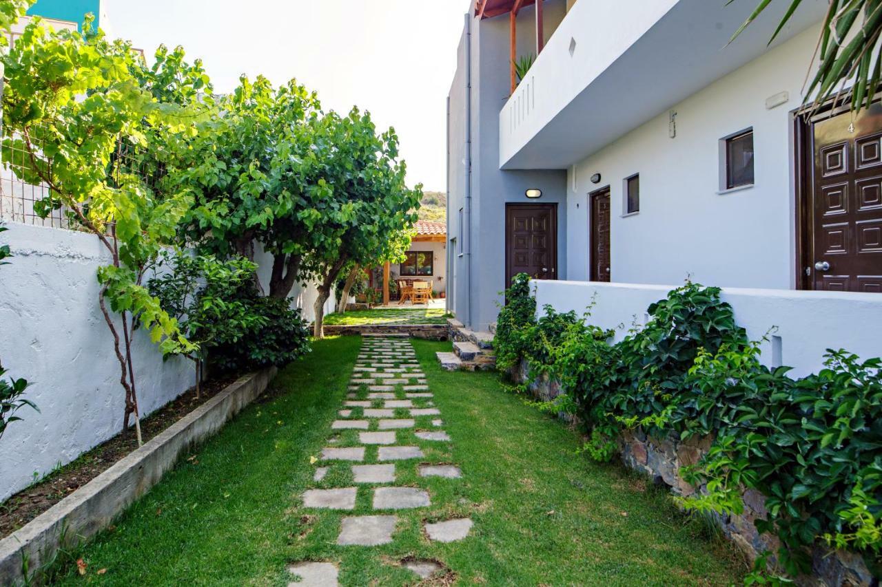 Irida Guesthouse By The Pool بلاكاس المظهر الخارجي الصورة